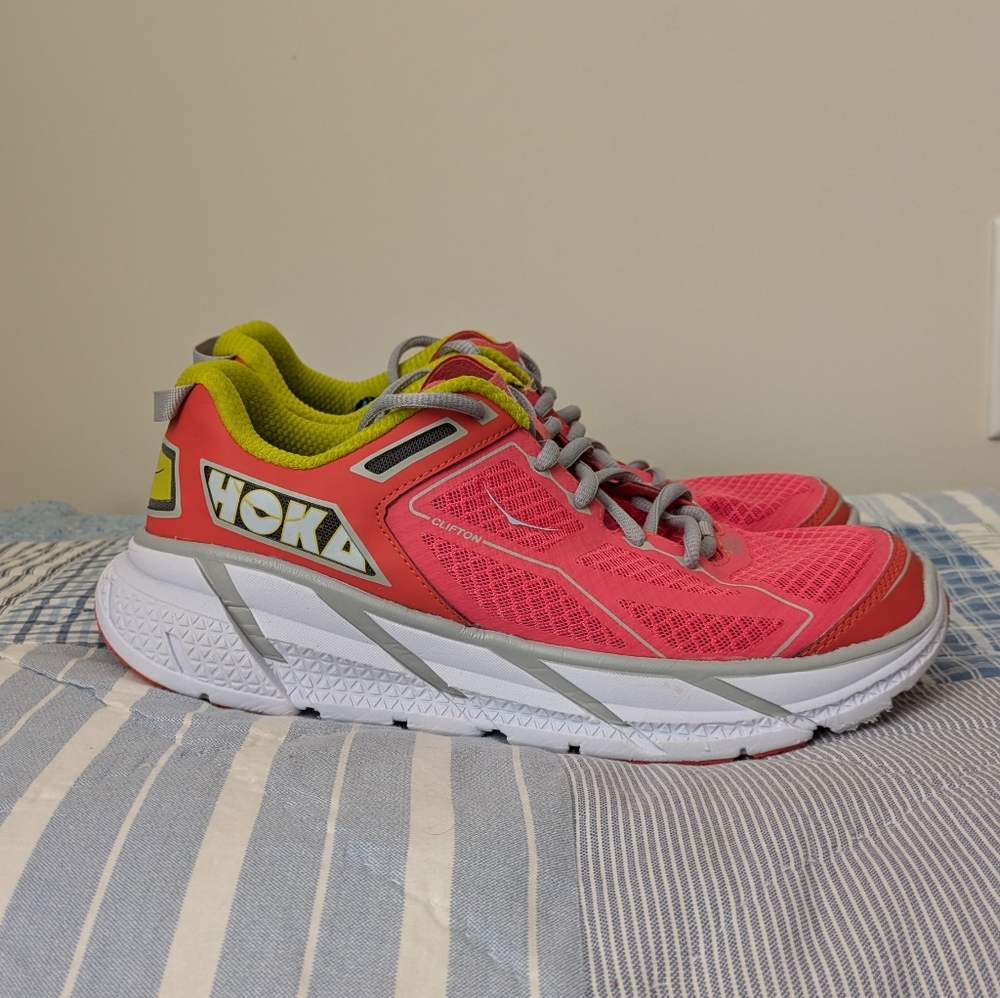 Hoka Clifton 1 in Size 8